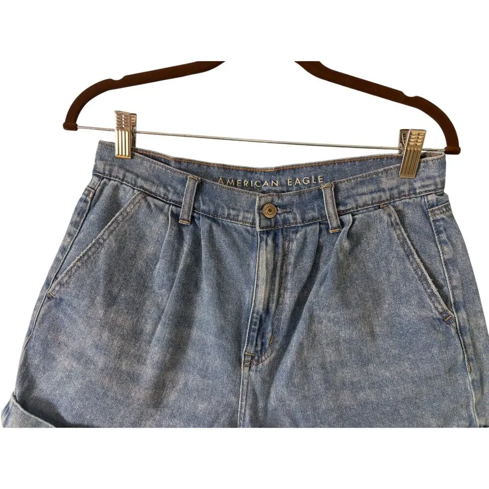 American Eagle Mom Shorts Size 8 Light Wash High Rise Cuffed Denim Short Pleated